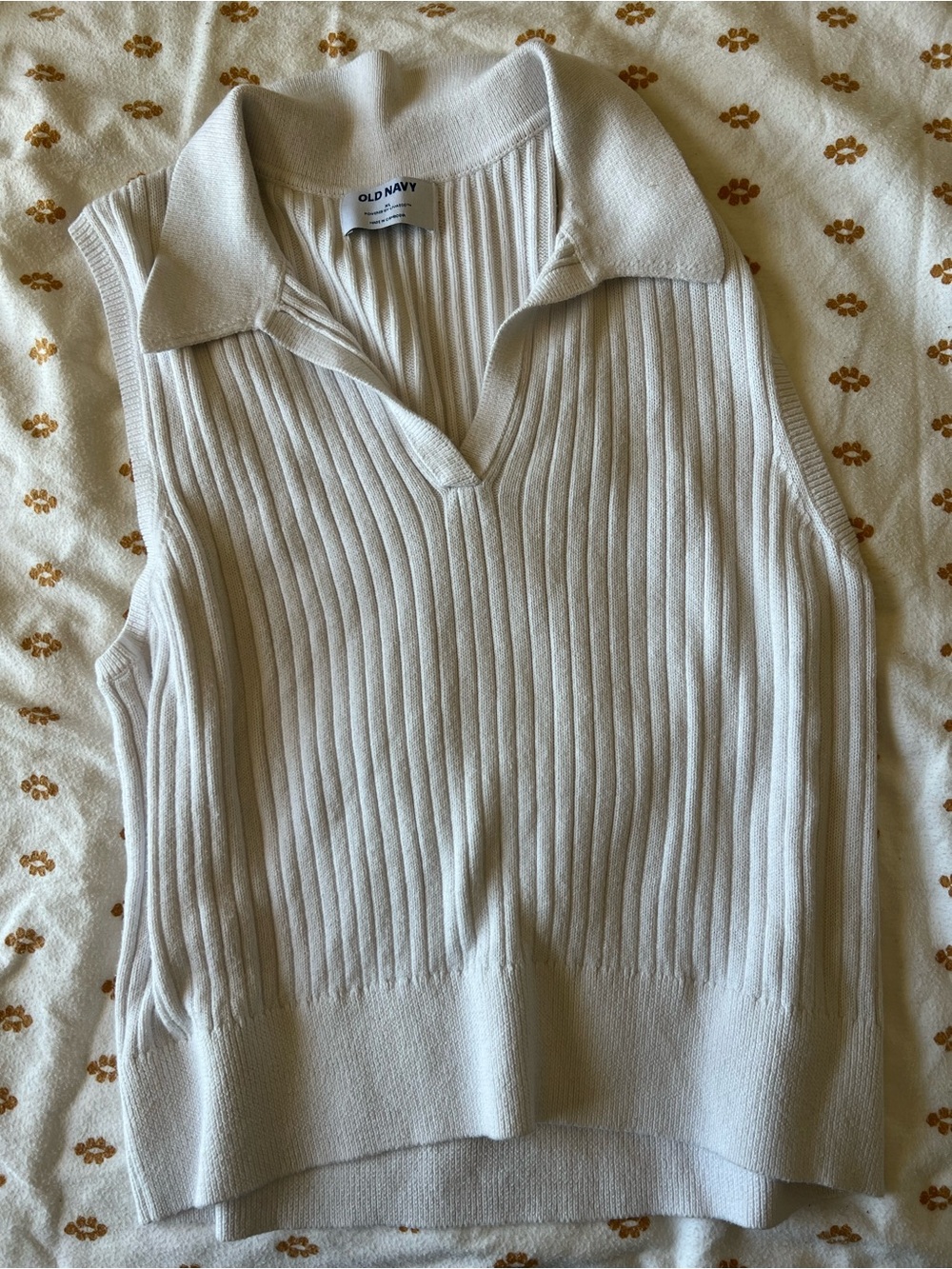 Old Navy White Ribbed Collared Knit Sleeveless Top